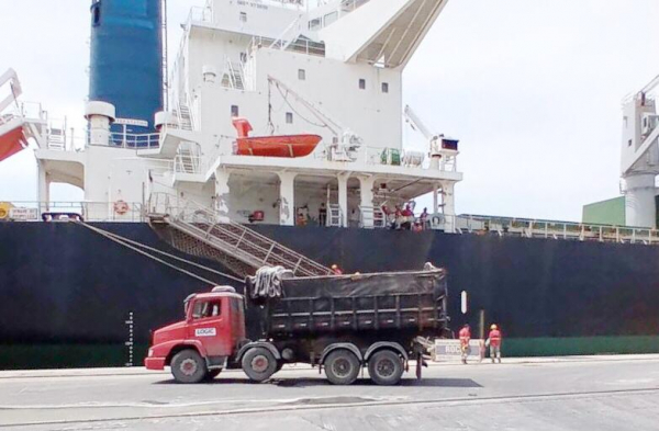 Logic Transportes operando no Cais Comercial de Paranaguá-PR